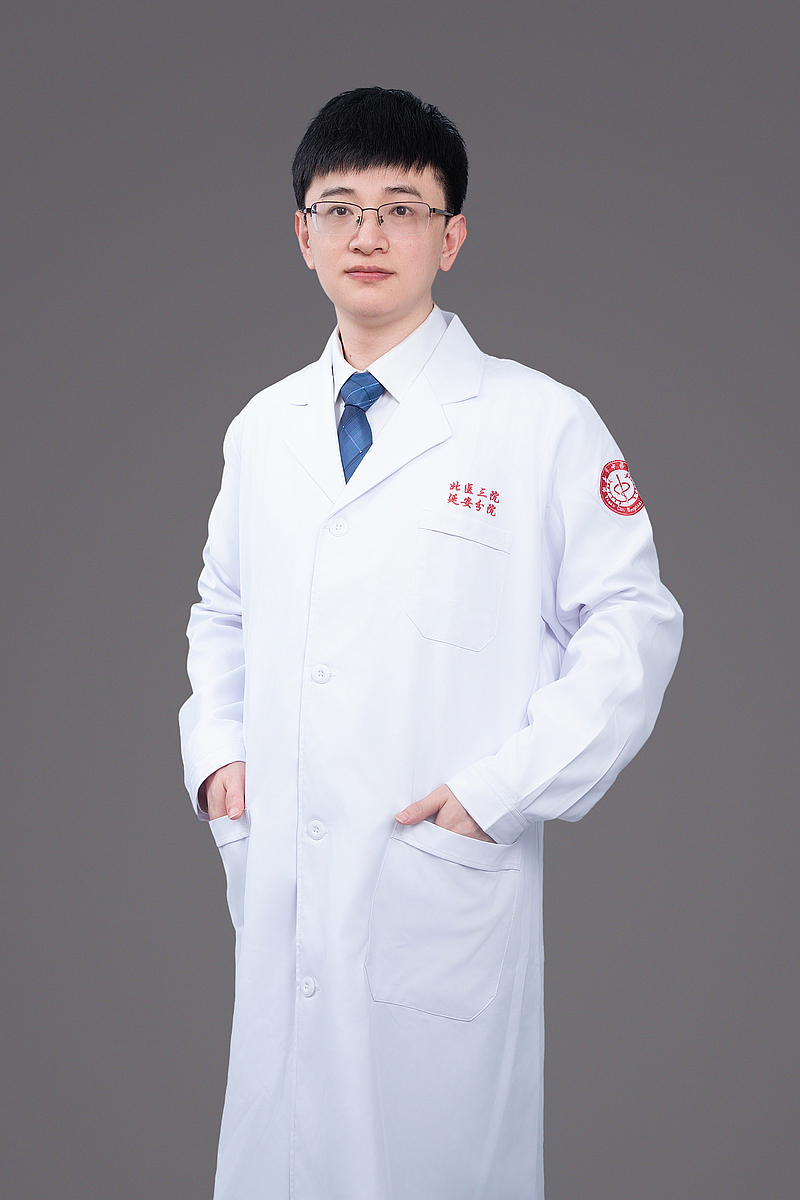 鲁兆毅 医学博士 主任医师 耳鼻咽喉科学术主任